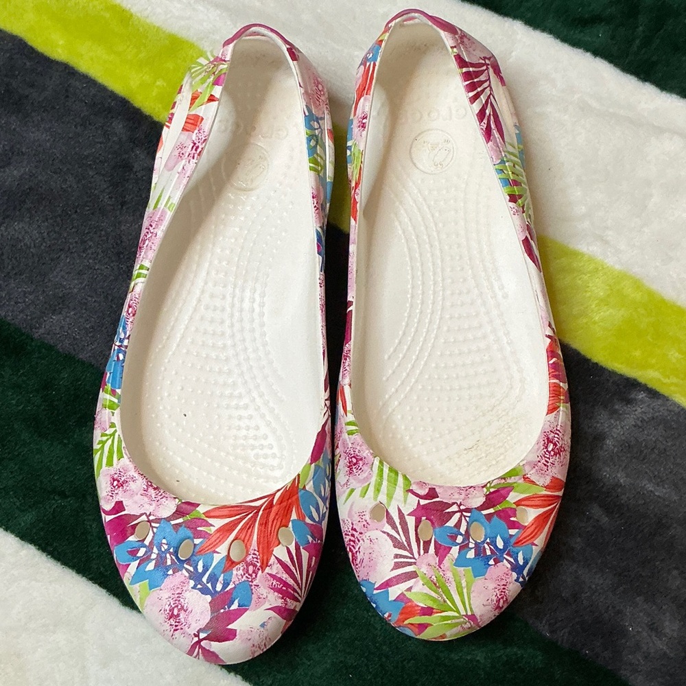 CROCS Colorful Floral Women's Flats Size 7 - Picture 3 of 9